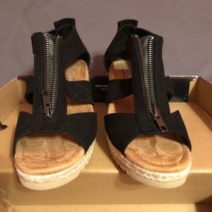 Sketchers Cali Memory Foam Wedges Size 8